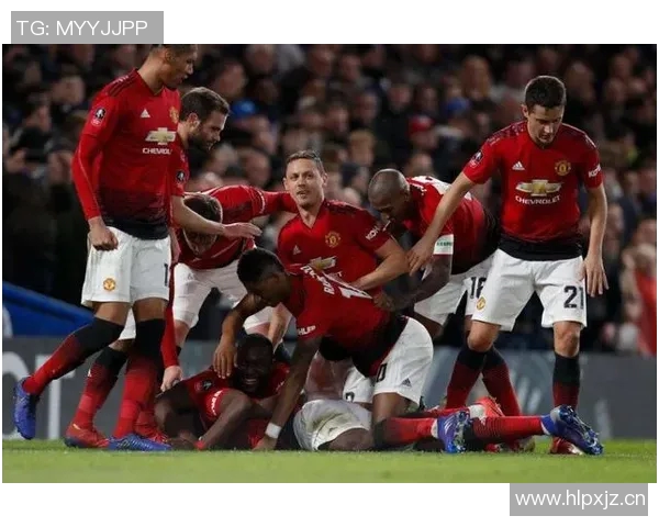 以镜头回顾曼联赛场瞬间 球迷泪目见证红魔感人时刻