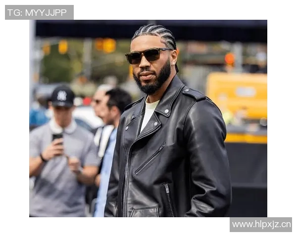 塔图姆疑似恋情曝光被曝与知名明星传绯闻引发球迷热议